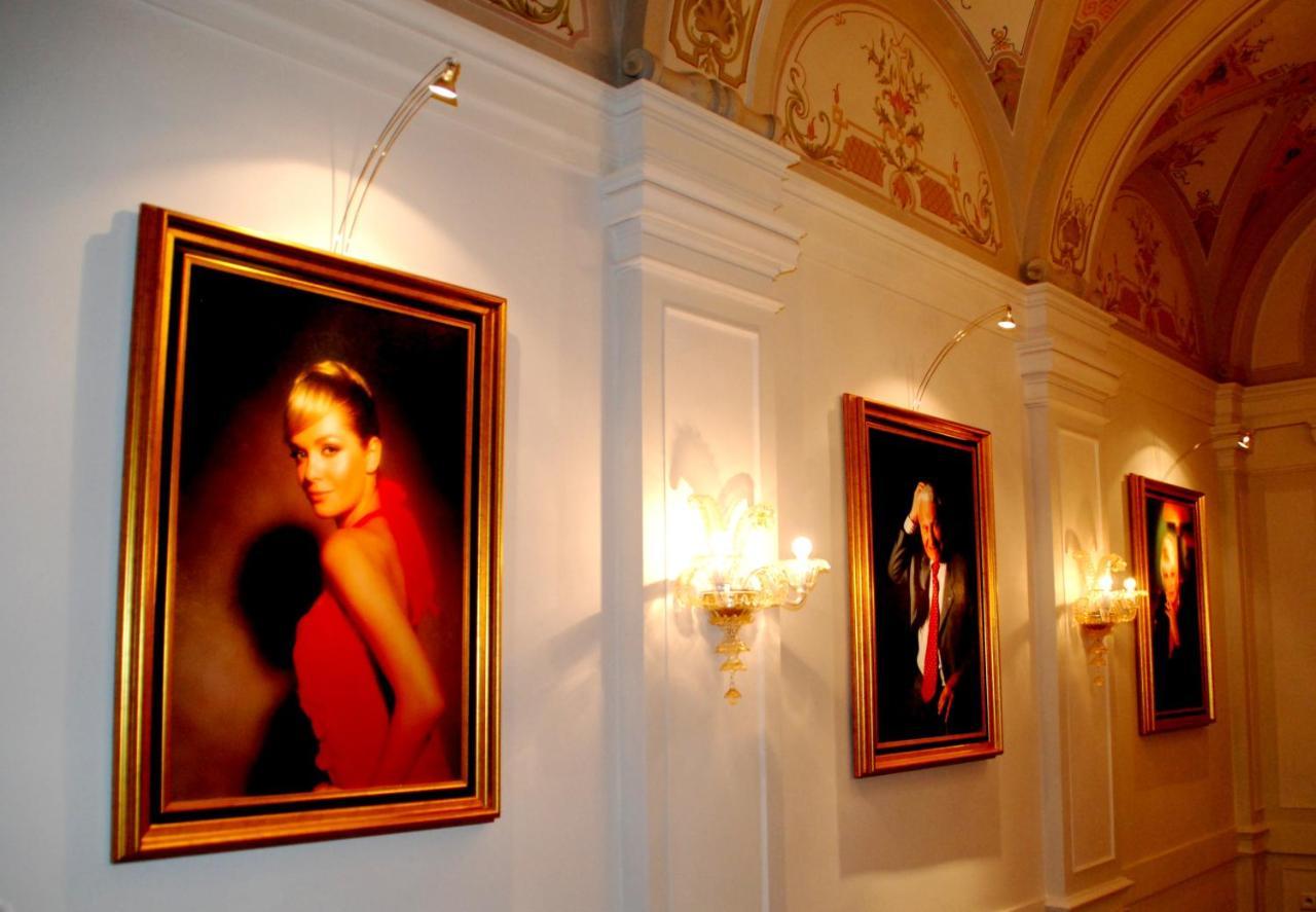 Le Palais Art Hotel Praga Esterno foto The 2006 portraits of the winners of the 2005 season.