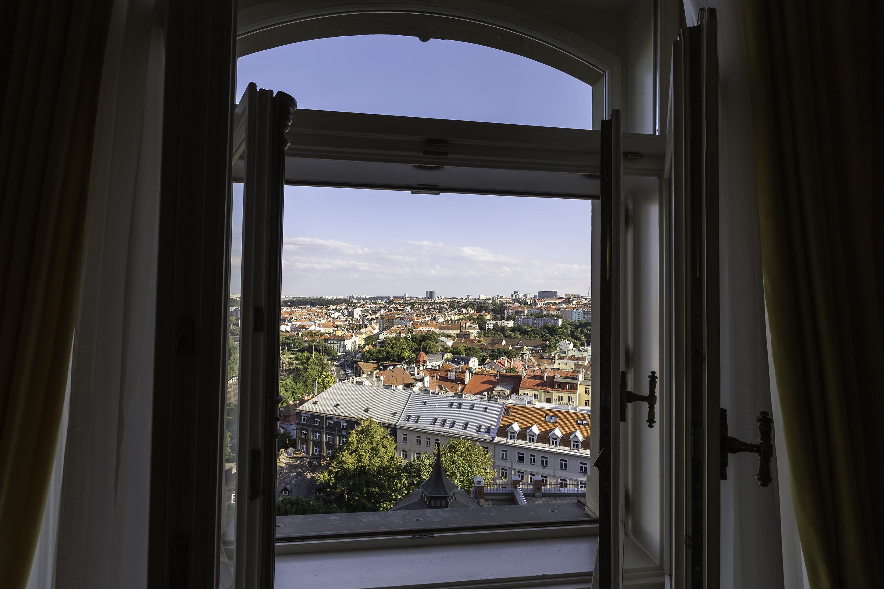 Le Palais Art Hotel Praga Esterno foto View from the window of the tower