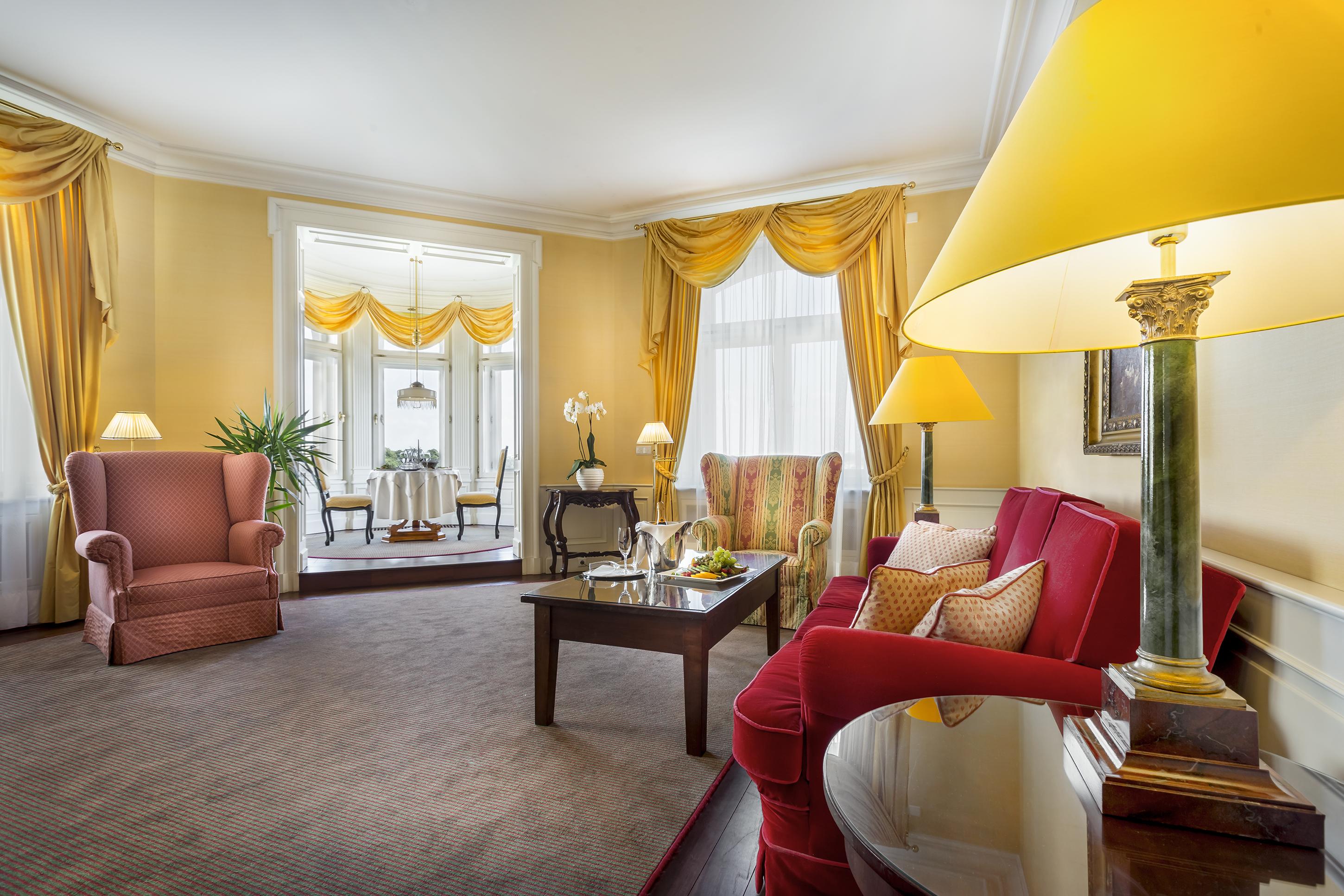 Le Palais Art Hotel Praga Esterno foto A suite at the Hotel de France