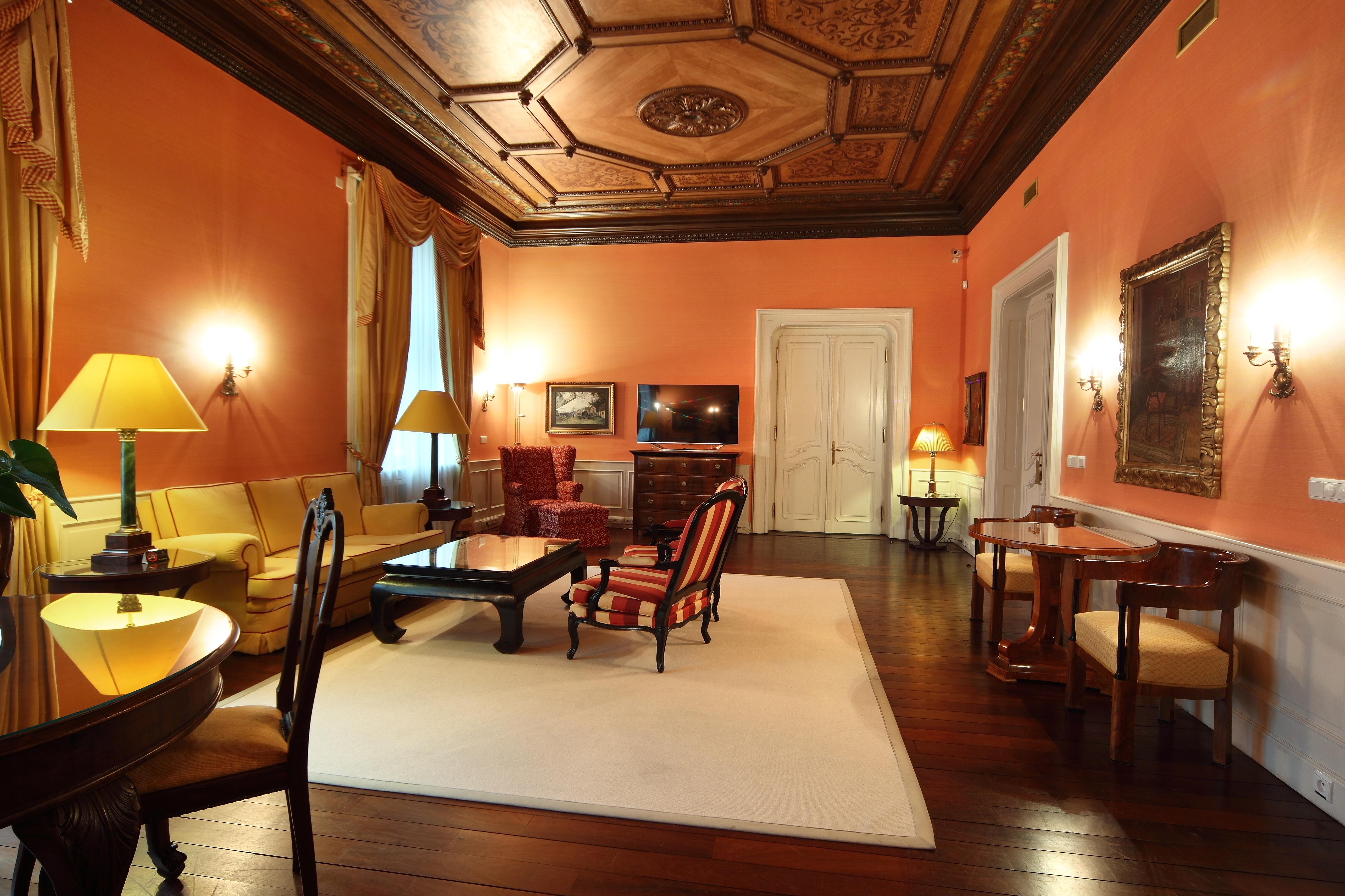 Le Palais Art Hotel Praga Esterno foto The living room of the presidential suite