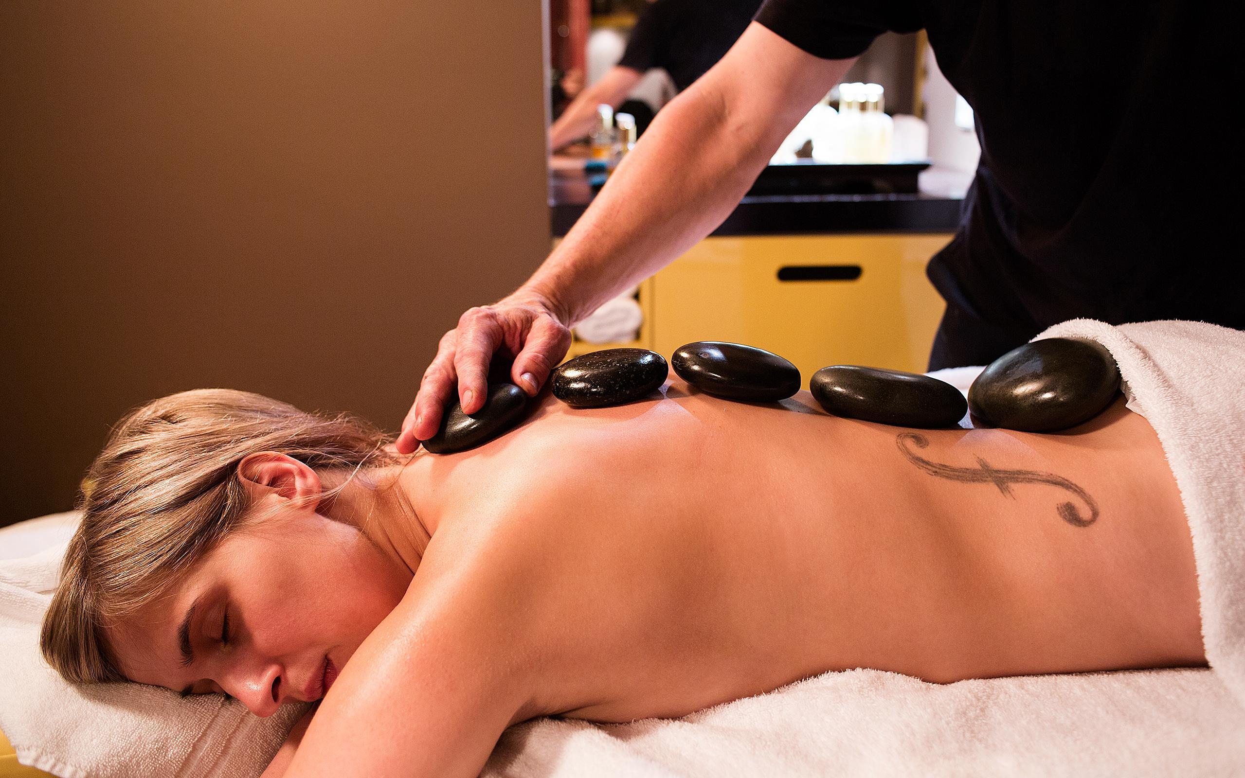 Le Palais Art Hotel Praga Esterno foto Hot stone massage