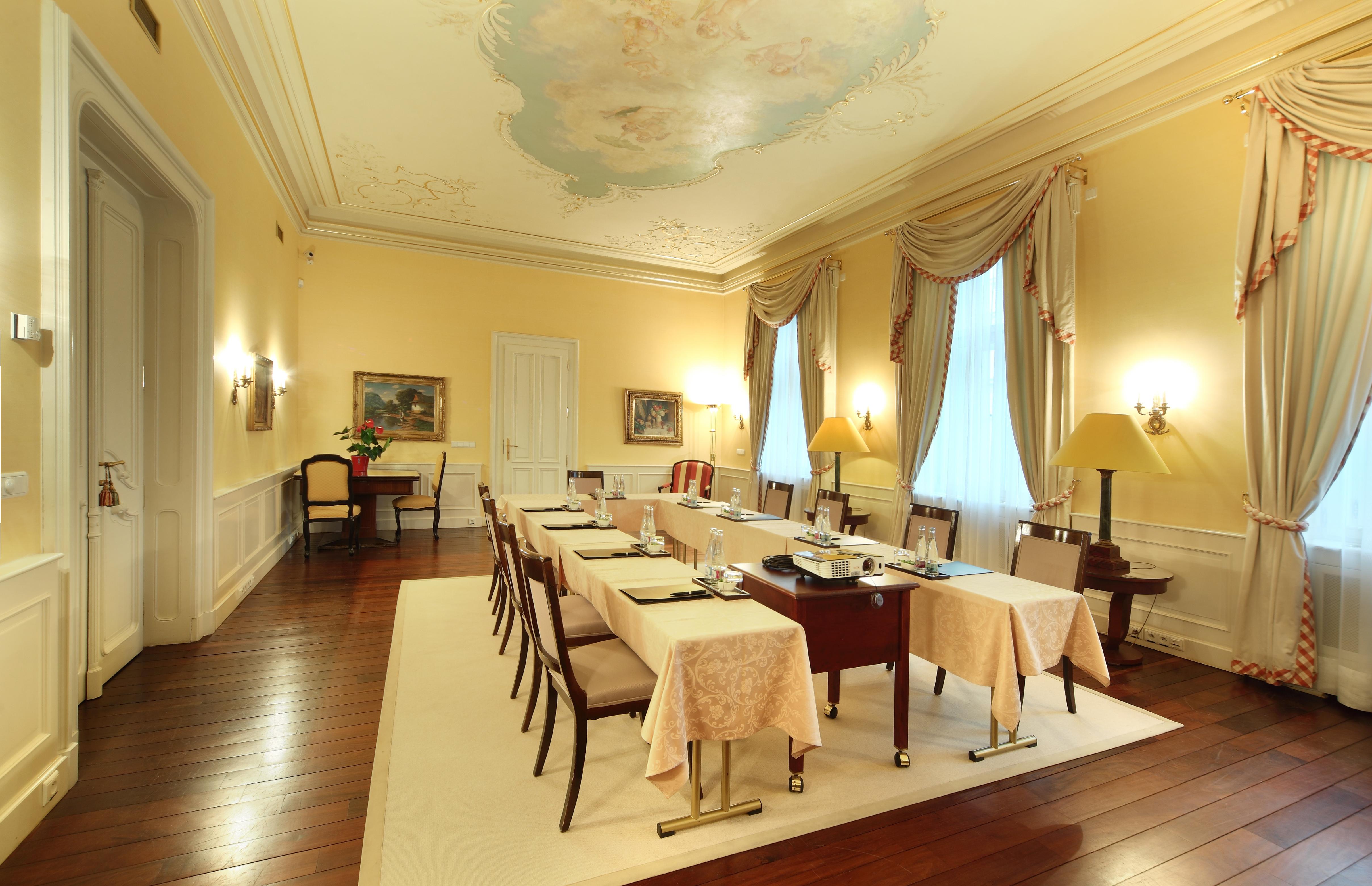 Le Palais Art Hotel Praga Esterno foto The boardroom