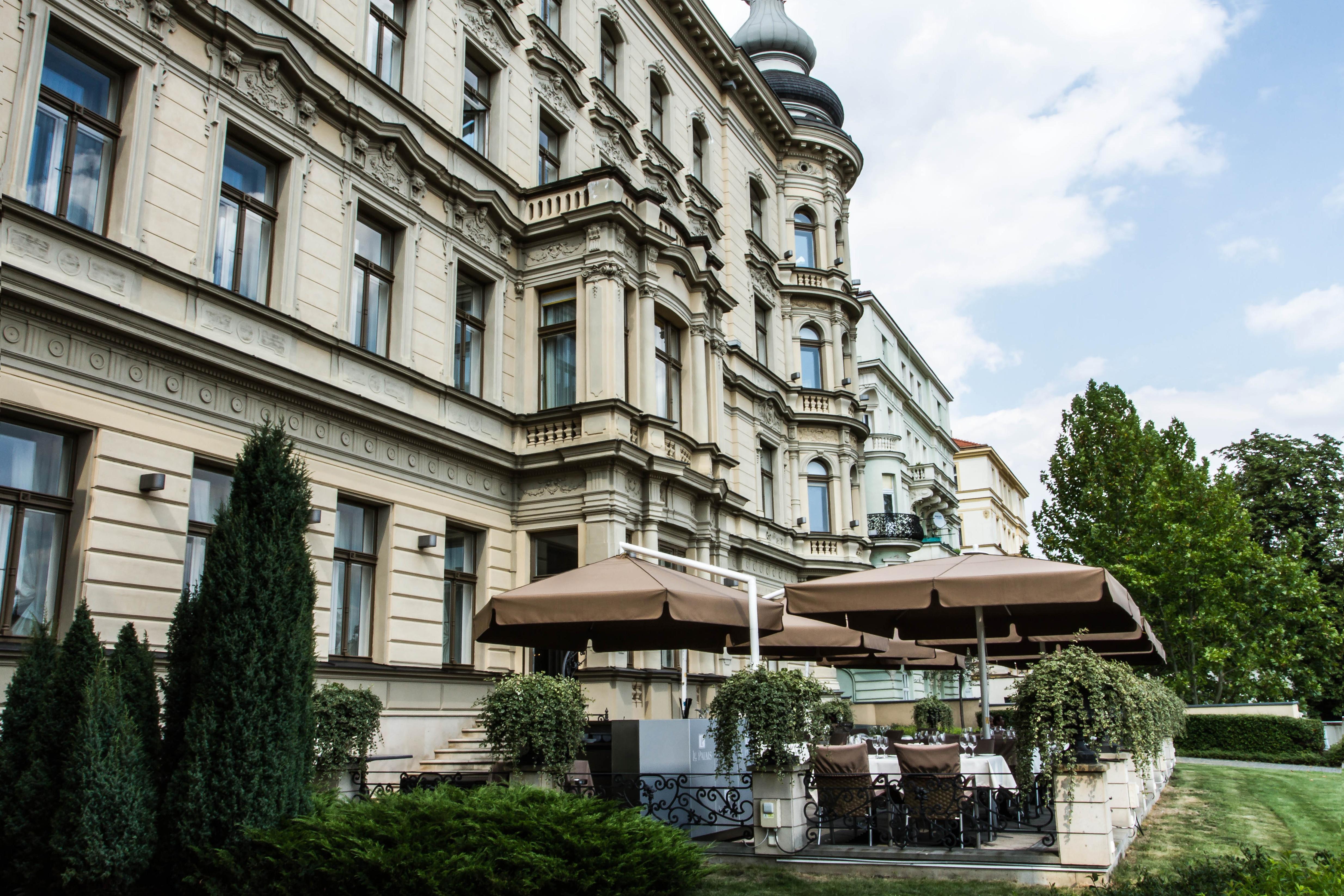 Le Palais Art Hotel Praga Esterno foto The main building of the university