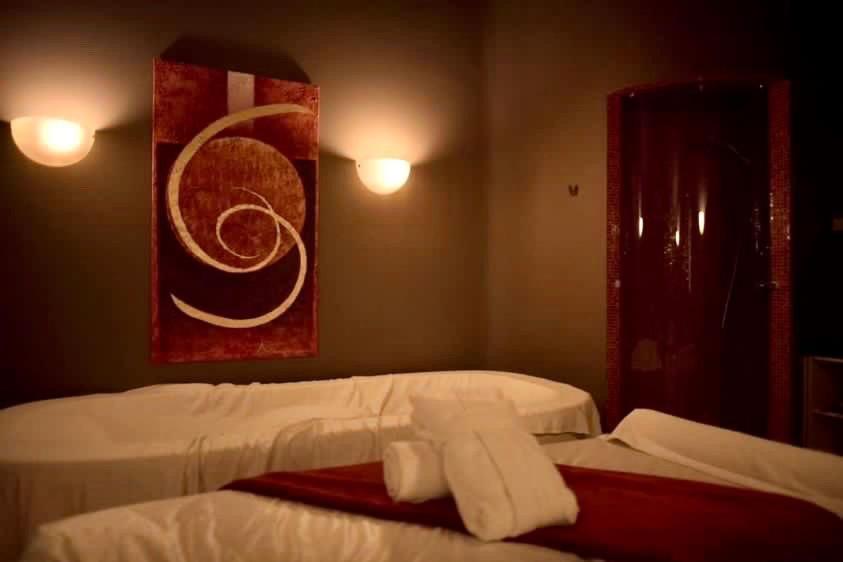 Le Palais Art Hotel Praga Esterno foto A massage room at a spa
