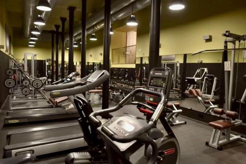 Le Palais Art Hotel Praga Esterno foto The gym at the hotel