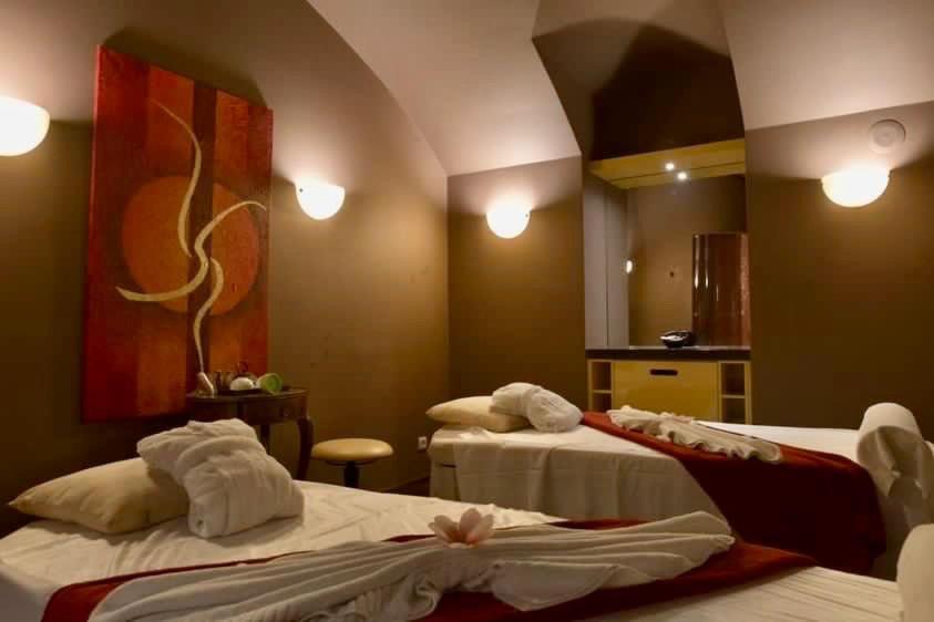 Le Palais Art Hotel Praga Esterno foto A spa in a hotel