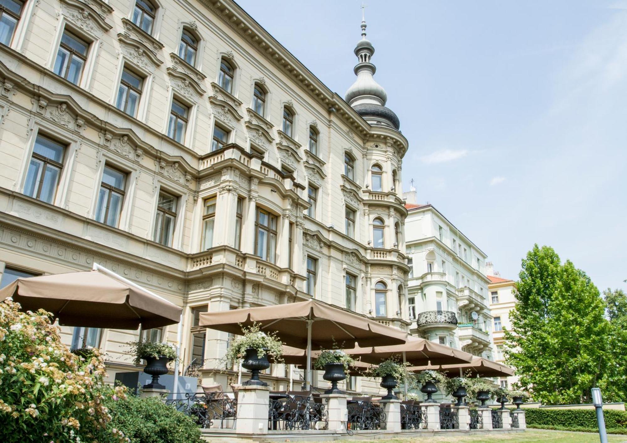 Le Palais Art Hotel Praga Esterno foto
